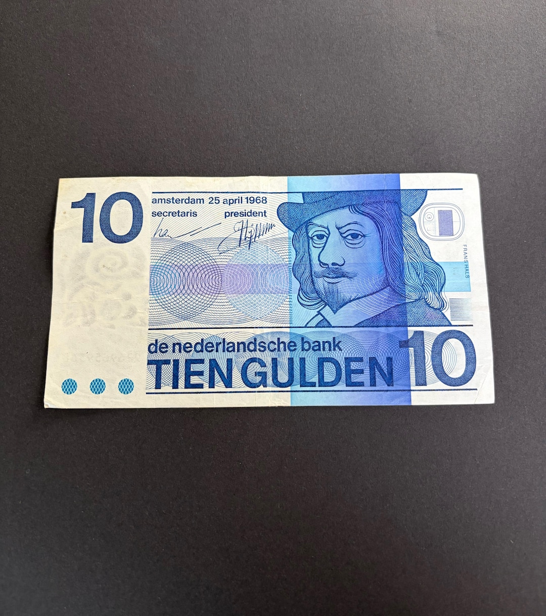 1968年の有名なオランダ10ギルダー紙幣。画家フランス・ハルスの肖像が