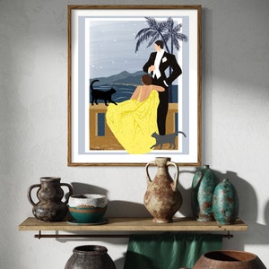 Peut inclure: Une illustration encadr&eacute;e d'un couple debout sur un balcon surplombant une ville la nuit. La femme porte une robe jaune et l'homme porte un smoking. Il y a deux chats noirs sur l'image.