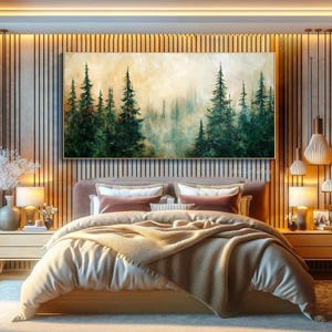 Puede incluir: Una pintura que representa una escena de bosque con &aacute;rboles altos y verdes y un fondo brumoso. La pintura est&aacute; colgada en una pared sobre una cama con una manta beige y almohadas.