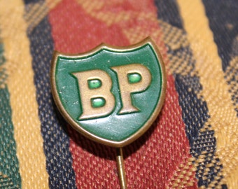BP british petrolium pin logo - Petrol oil & gas advertising badge  1960's