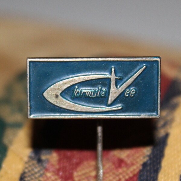 vintage fórmula Vee pin - insignia de recuerdos de carreras 1960