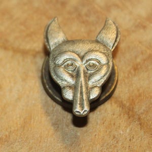 Vintage Boy Scouts Wolf Cubs lean & hungry wolf lapel Early original badge - Corn. Begeer