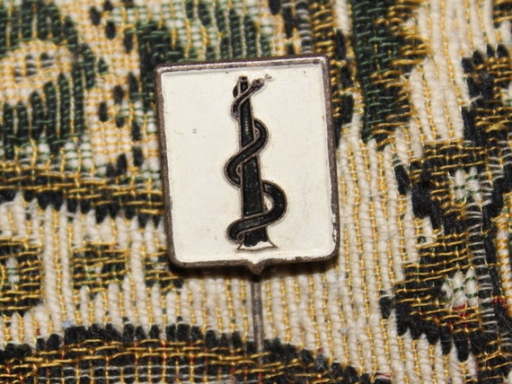 Details about   VINTAGE HOSPITAL ASCLEPIUS MEDICAL SYMBOL COLLECTIBLE ENAMEL PIN L@@K RARE 