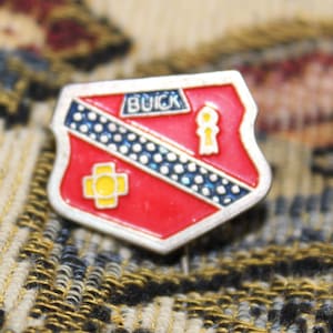 1950er Jahre Vintage Buick Auto Pin - Klassisches Automobiles Werbeabzeichen