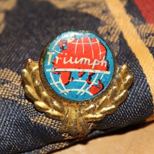 Insignia de pin de coche Triumph - auromotive años 50