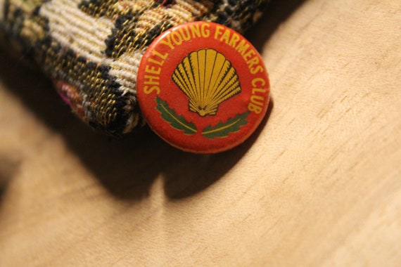 1960's Shell young farmers club brooch - vintage … - image 4