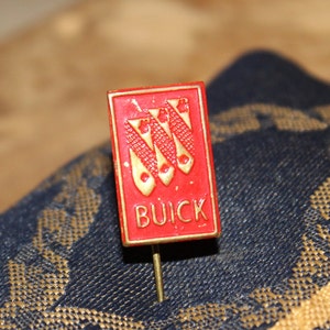 Buick pin badge - American automotive