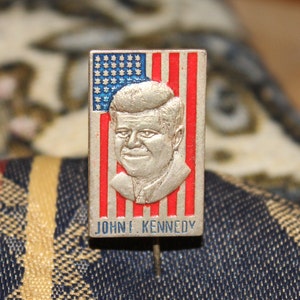 Vintage john f kennedy pin - 1960&#39;s promotional campaign badge