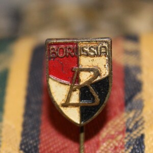 Vintage borussia soccer pin - dordmund prussia football logo emblem