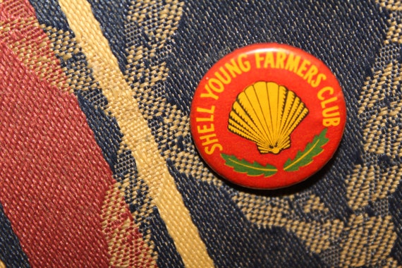 1960's Shell young farmers club brooch - vintage … - image 7
