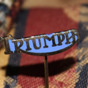 Pin esmaltado de motocicleta Triumph vintage: insignia publicitaria de automóvil de los años 60