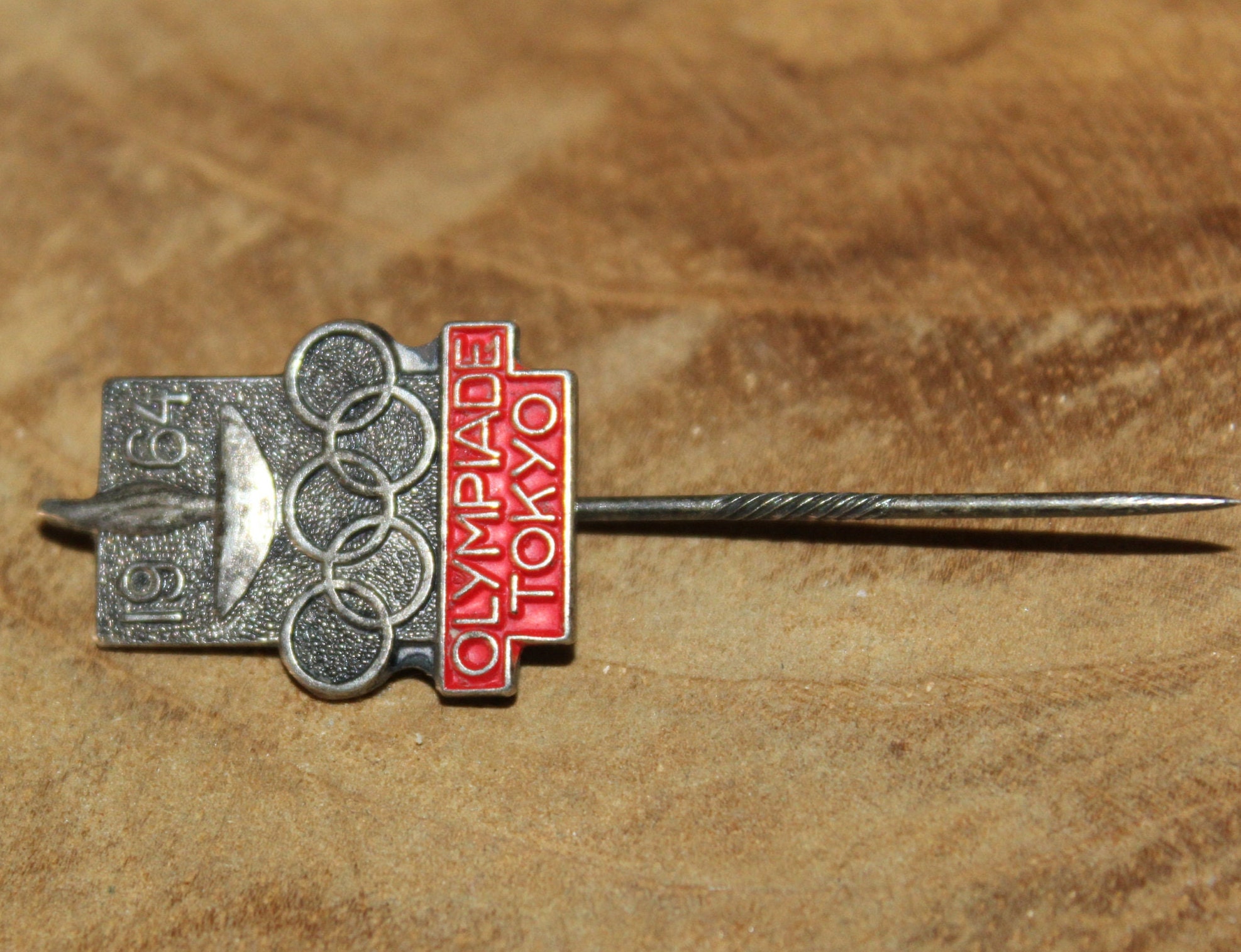 Vintage 1964 Tokio Japan Olympics Badge - Olympiade Olympic Torch