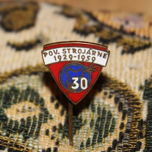 Manet pov strojarne moped scooter commemorative enamel pin - czech motor Jawa 1959