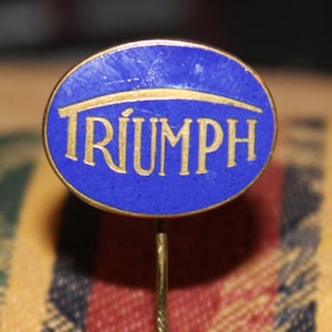 Insignia de motocicleta Triumph vintage: insignia publicitaria de motor esmaltada poco común - CA 1960