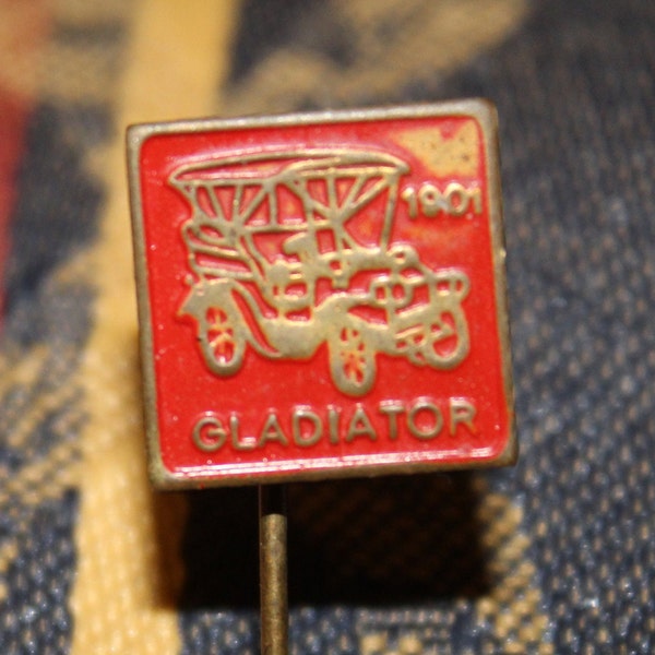 Vintage gladiator 1901 car pin - gladiator cycle company collectable badge