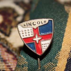 Vintage Anstecknadel von Lincoln Motor Company - Amerikanisches Auto / Continental / Premium Zephyr aus den 50er Jahren