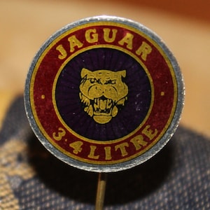 vintage Jaguar autopin - autotransport vintage jaren 60