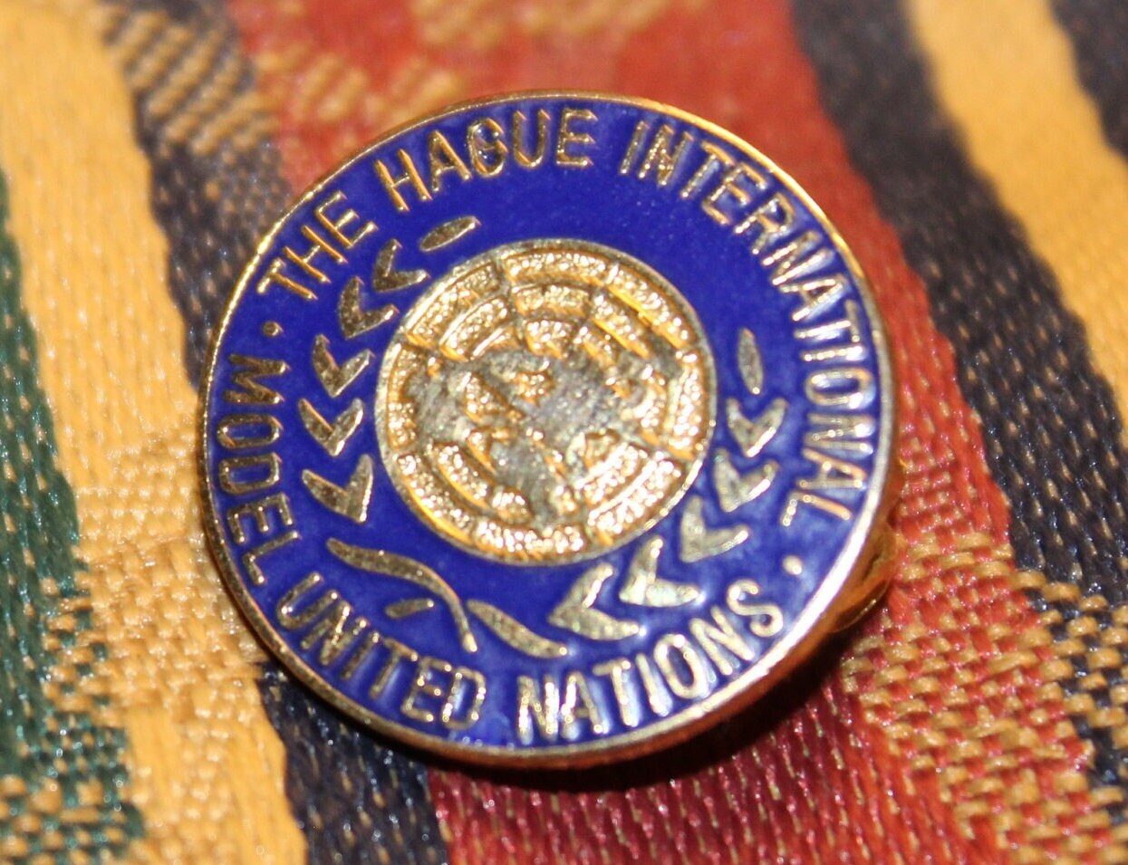 ＮＥオランダ軍/海軍＊インドネシア動員解除バッジ（実物） Vintage model united nations badge - the hague MUN enamel pin