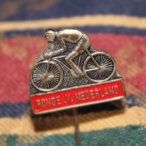 vintage wielerpin - Ronde van Nederland pro wielerwedstrijd promotie CA 1960