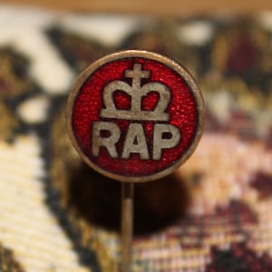 RAP moped scooter pin - Dutch motor brand enamel emblem 1950