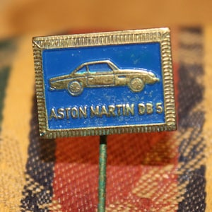 Vintage Aston Martin DB5 pin - automotive motor car advertising badge CA 1960