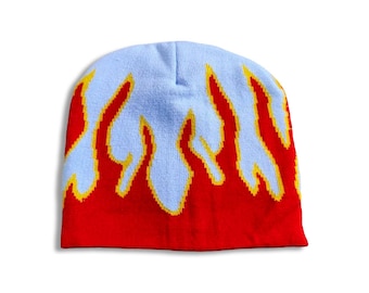 Fire Flames grafische streetwear gebreide schedel cap gepersonaliseerde Y2K unisex wintermuts voor heren en dames lichtblauw