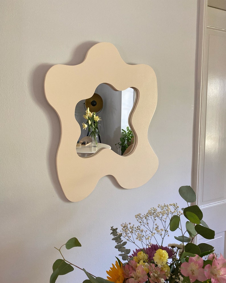 Curvy Mirror With Wall Mount image 3