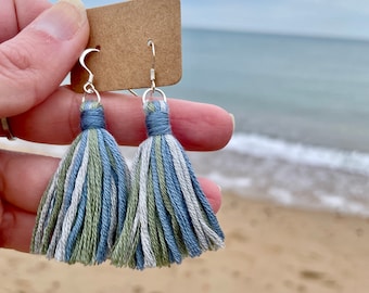 Pendientes de borlas hechos a mano / Joyería bohemia de plata de ley, hilo de tencel sostenible