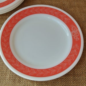 Vintage PYREX Dinner Ware CORNING DECOR Line 7.25&quot; Plate Red Revel Laurel! Lot EMG969