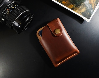 The Trekker- Horween cavalier leather card wallet with snap