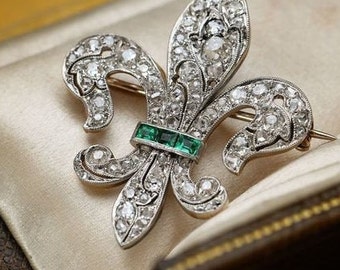 絶妙なアンティークサファイアブローチ。時代を超えた優雅さを極めた