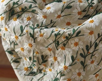 Daisy linnen geborduurde stof, geborduurde madeliefjestof, bloemenstof, madeliefjestof, jurkstof, ontwerperstof, door de halve werf