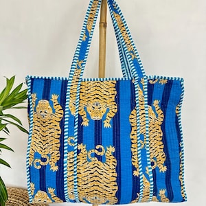 Bolsa de algodón acolchada hecha a mano: bolso de compras reversible con estampado floral