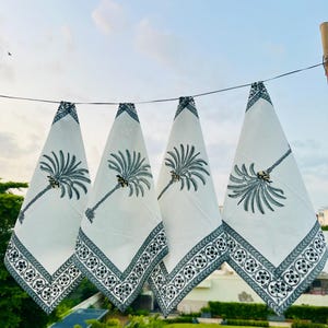 Tovaglioli di cotone stampati a mano con motivi floreali: decorazioni per matrimoni indiani