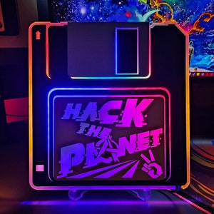 Hack the Planet Floppy Disk Nachtlicht Geschenk für Gamer - Programmierer - Coder oder Hacker :) Retro Neon Anarchy Art für Gameroom - Mancave Einrichtung