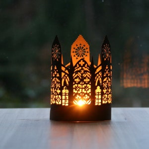 Gothic cathedral / church / tealight lantern / shadow play / winter / lantern / Waldorf / season table