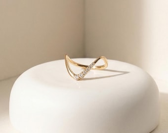 "Gold Wave" ring: Gold-plated ring with cubic zirconia