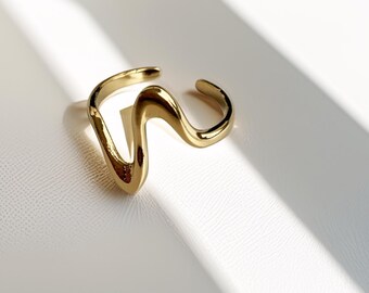 Heartbeat Ring: Minimalist heartbeat ring