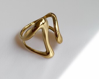 "Abstract" ring: abstract gold ring made of stainless steel