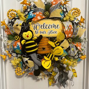 3 Adorable Bee-Themed Wreaths for Spring – Between Naps on the Porch