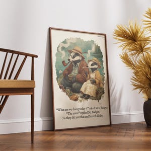 Puede incluir: Una impresi&oacute;n art&iacute;stica enmarcada con una ilustraci&oacute;n de dos tejones de estilo vintage. El tej&oacute;n de la izquierda lleva sombrero y fuma en pipa. El texto en la parte inferior dice: "&iquest;Qu&eacute; hacemos hoy?" y "Lo habitual".