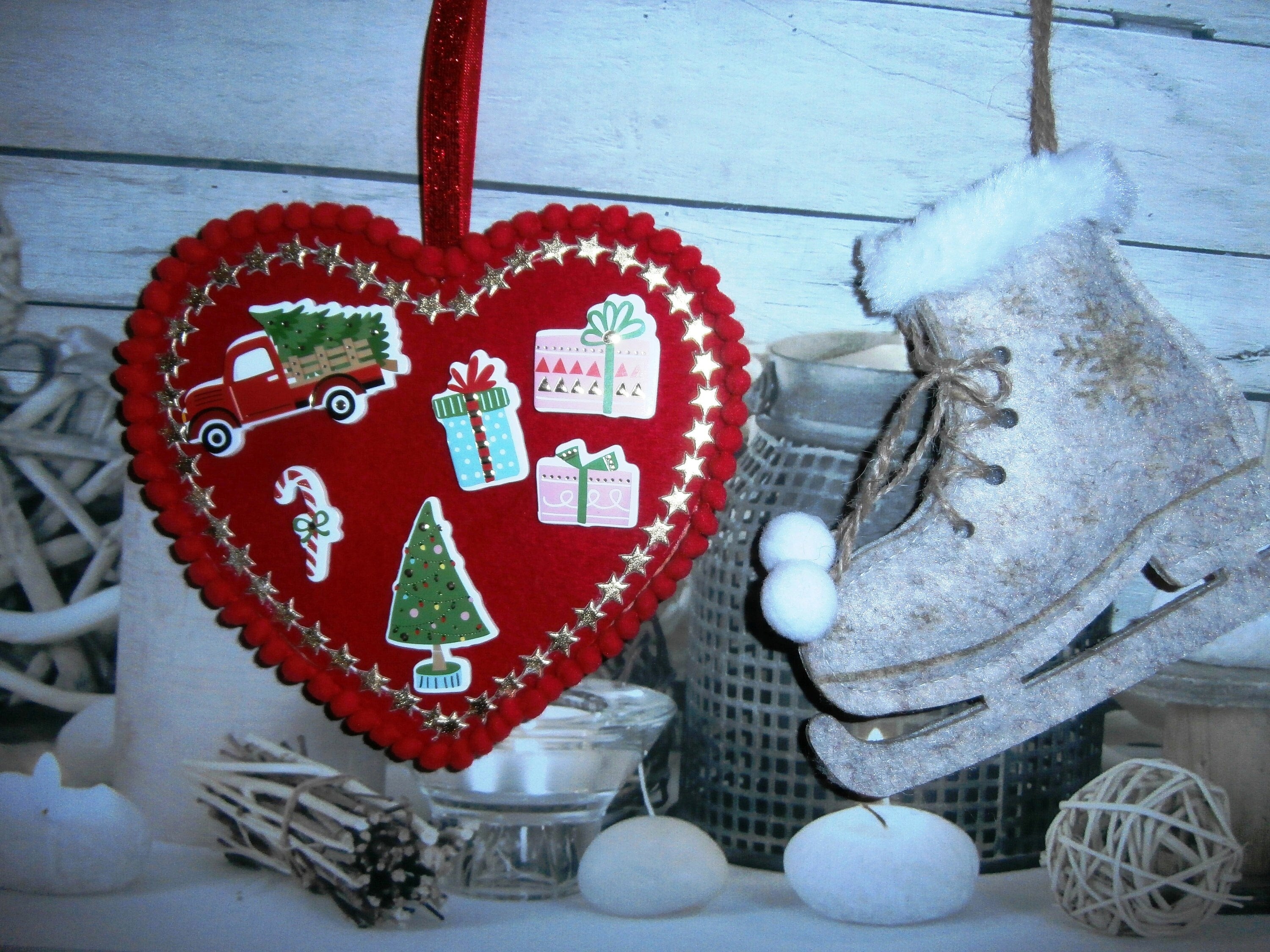 Décoration de Noël Rouge avec Déco Père Noël, Renne, Cadeaux...