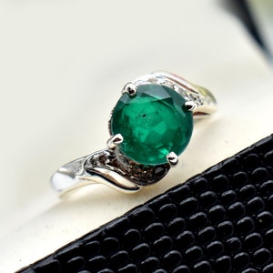 Emerald Quartz Sterling Silver Ring - Oval Green Gemstone