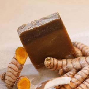 Turmeric Shampoo Bar | Cinnamon & Clove Essential Oil | Plastic-Free