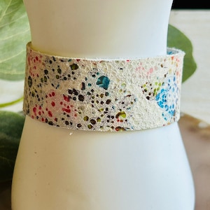 Weißes Blumen-Leder-Manschettenarmband für Damen, Damen-Leder-Manschettenarmband