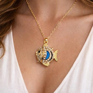 Collana con diffusore di oli essenziali, collana con medaglione in oro per aromaterapia, ciondolo a forma di cuore con stella e fiore, regalo per donna, gioielli con diffusore per auto