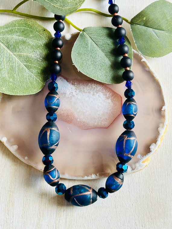 Collana con iniziale di perline: gioielli arcobaleno con perline multicolori - Italia