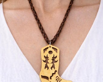Collar con colgante de bota de vaquero occidental, bota de madera, joyería bohemia de vaquera, collar largo estilo western, dije rústico de bota de 66-71 cm.