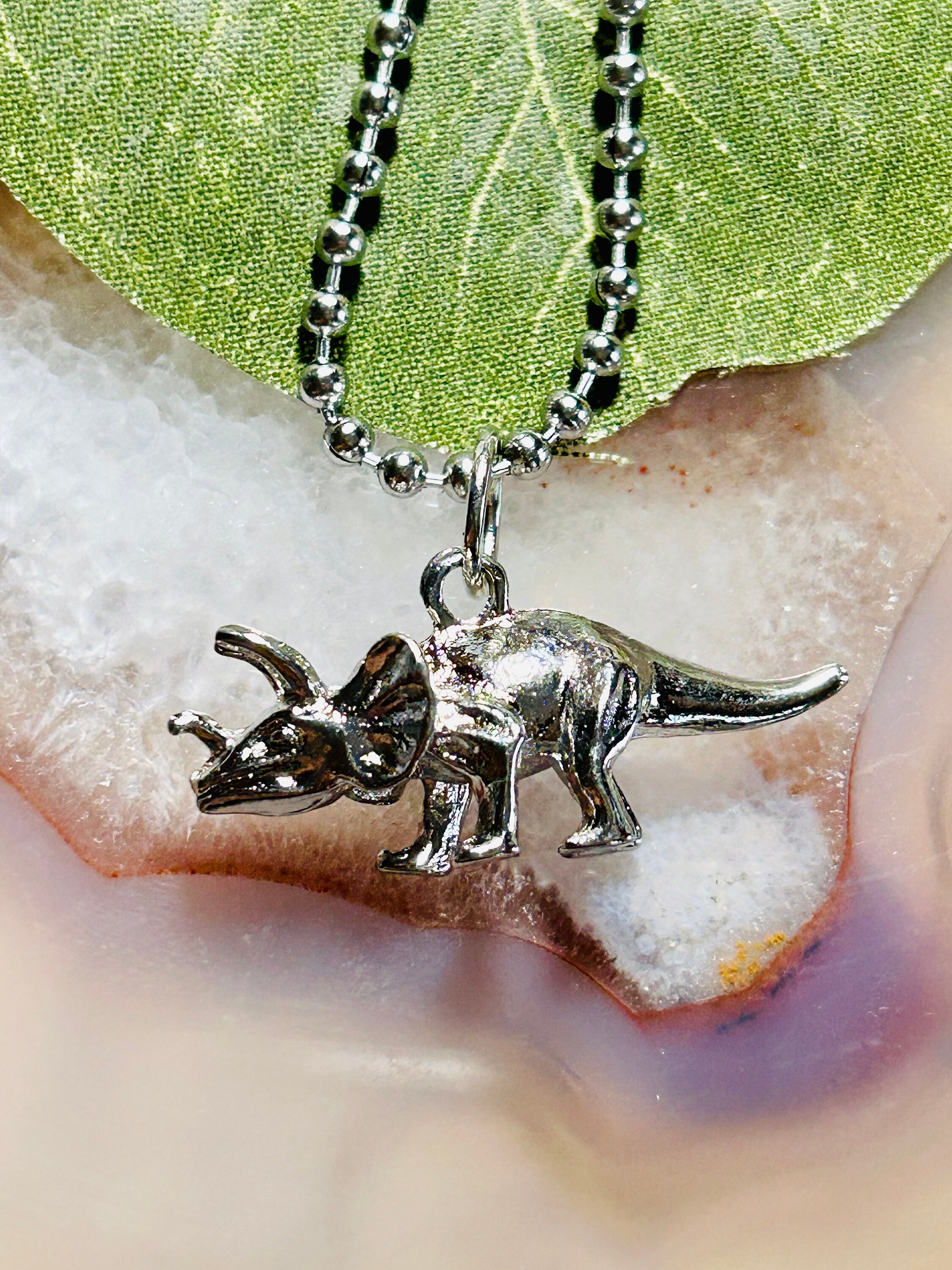 キッズ トリケラトプス ネックレス、恐竜ペンダント - Etsy 日本