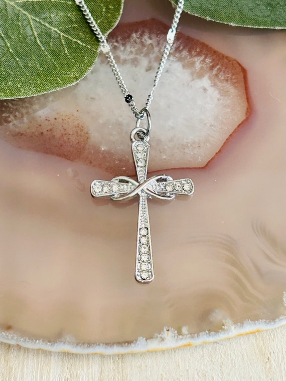 Amazon.com: WZNBBOY Celtic Rhinestone Cross Necklace Silver Vintage Y2k  Pearl Cross Long Pendant Necklace Beaded Bling Choker Necklace Jewelry for  Women and Girls : Clothing, Shoes & Jewelry
